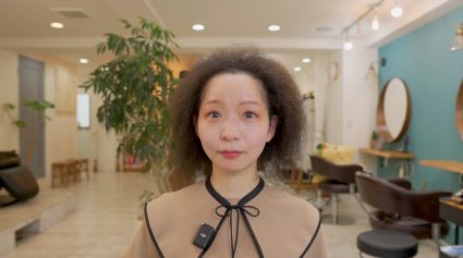 毎日ウィッグを被っていた細かく縮れるくせ毛のBefore正面
